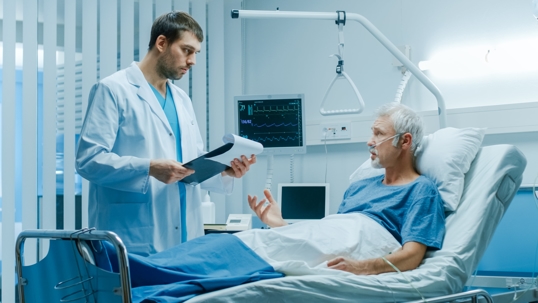 doctor speaking to a hospital patient